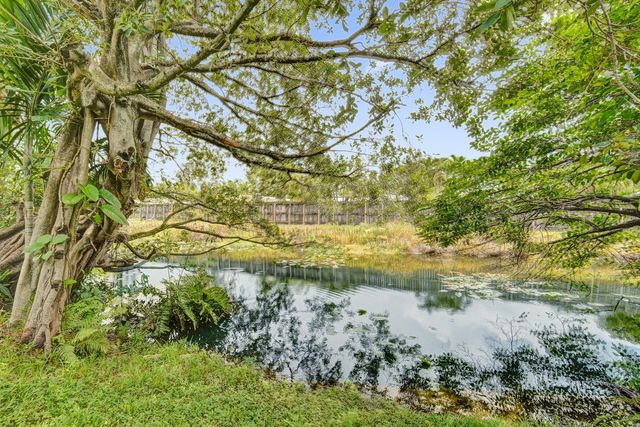 5601 SW 36th Court, Davie, FL 33314