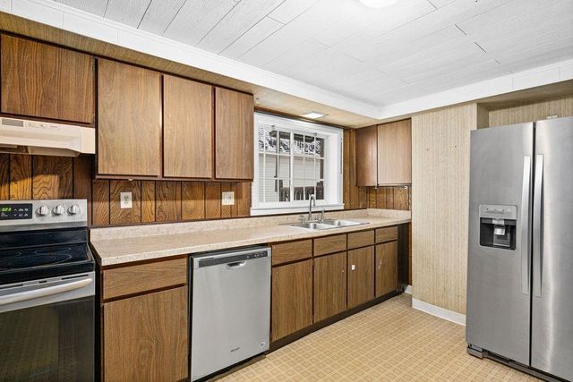 328 S 57th Avenue W, Duluth, MN 55807