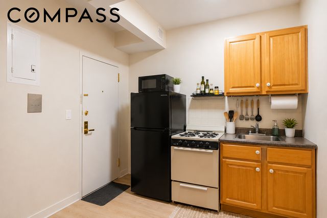 424 E 115th St Apt 4C, New York City, NY 10029