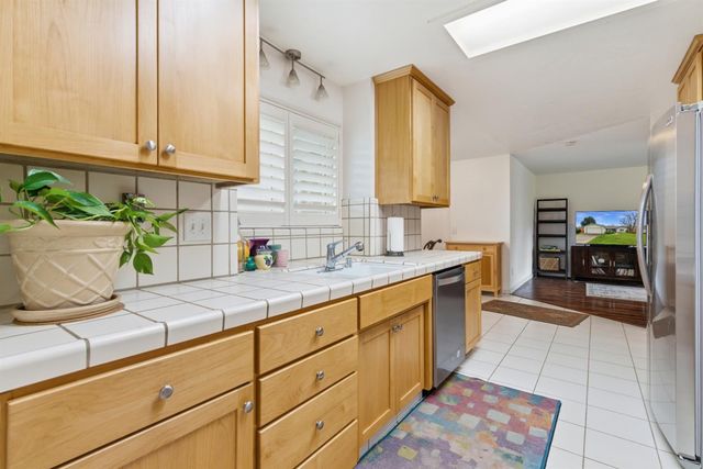 2926 Snowbrook Ct, Stockton, CA 95219