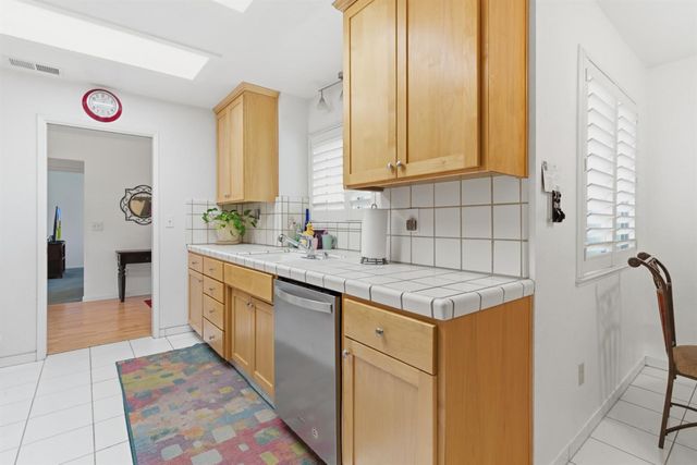 2926 Snowbrook Ct, Stockton, CA 95219