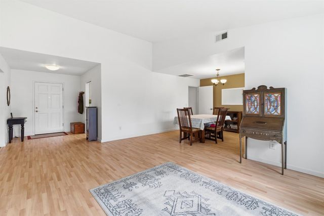 2926 Snowbrook Ct, Stockton, CA 95219