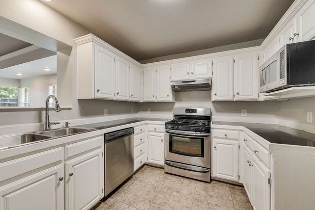 301 South Circle, Grandview, TX 76050