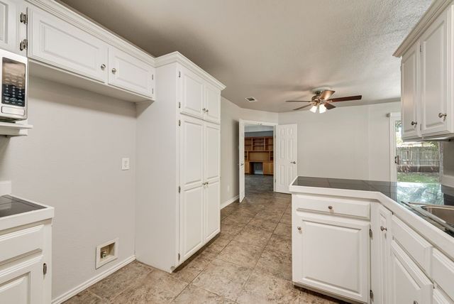 301 South Circle, Grandview, TX 76050