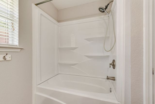 301 South Circle, Grandview, TX 76050
