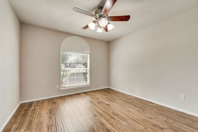 301 South Circle, Grandview, TX 76050