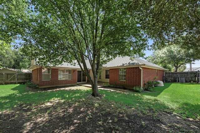 301 South Circle, Grandview, TX 76050