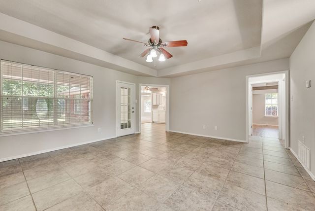 301 South Circle, Grandview, TX 76050