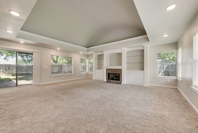 301 South Circle, Grandview, TX 76050