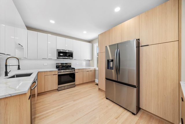 3006 N Sayre Avenue, Chicago, IL 60634