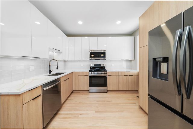 3006 N Sayre Avenue, Chicago, IL 60634