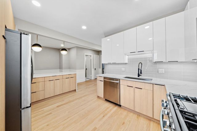 3006 N Sayre Avenue, Chicago, IL 60634