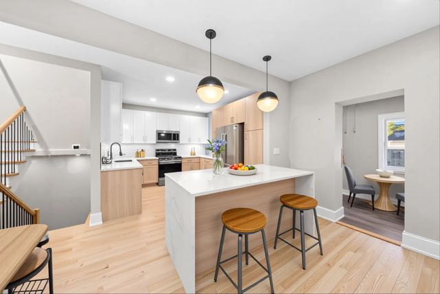 3006 N Sayre Avenue, Chicago, IL 60634