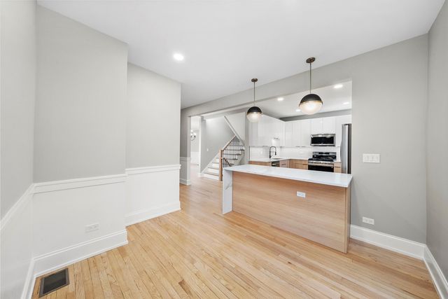 3006 N Sayre Avenue, Chicago, IL 60634