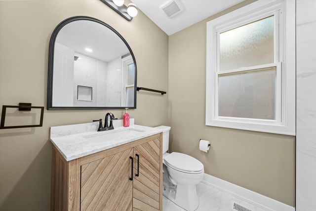 3006 N Sayre Avenue, Chicago, IL 60634