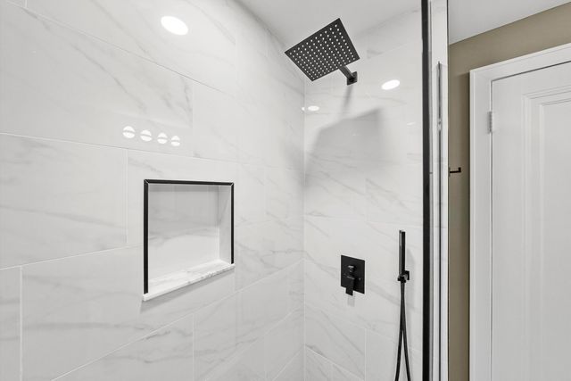 3006 N Sayre Avenue, Chicago, IL 60634