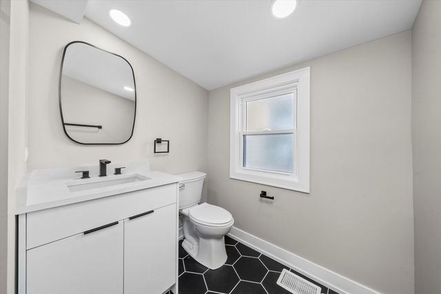 3006 N Sayre Avenue, Chicago, IL 60634