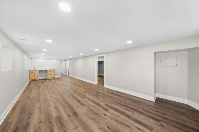 3006 N Sayre Avenue, Chicago, IL 60634