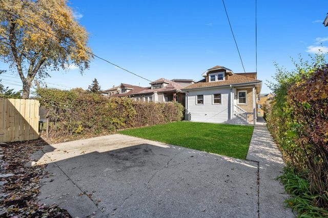 3006 N Sayre Avenue, Chicago, IL 60634