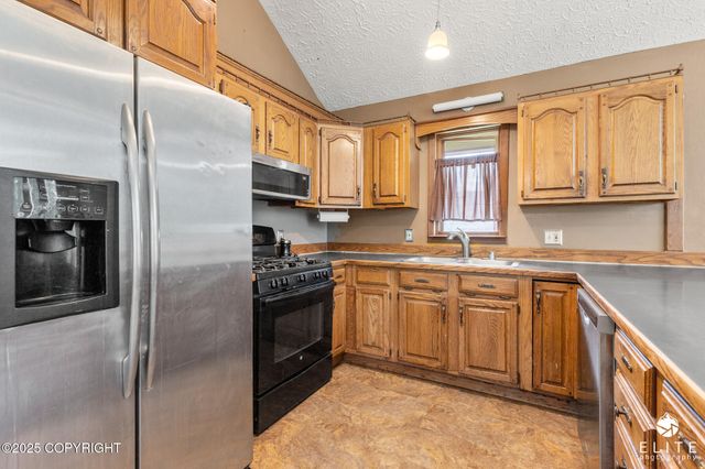 3021 N Arctic Fox Drive, Wasilla, AK 99654