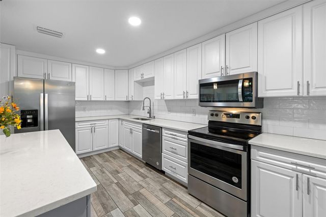 425 WAYFARER COURT, Tarpon Springs, FL 34689