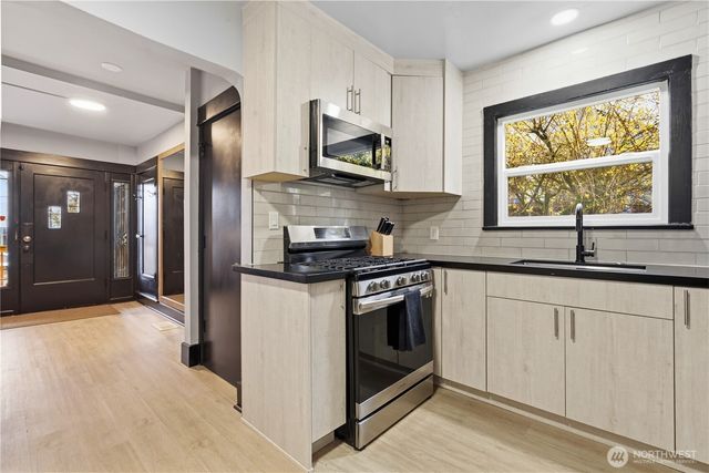 5506 5th Avenue NW, Seattle, WA 98017