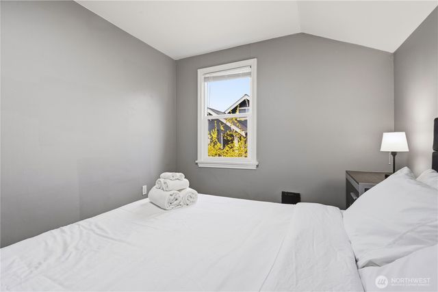 5506 5th Avenue NW, Seattle, WA 98017