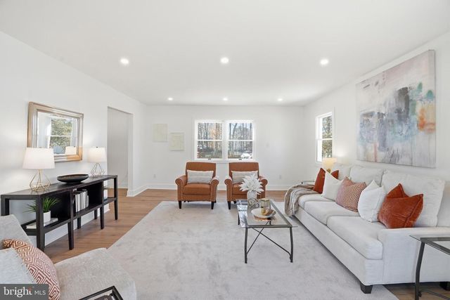 9077 BROOK FORD RD, Burke, VA 22015