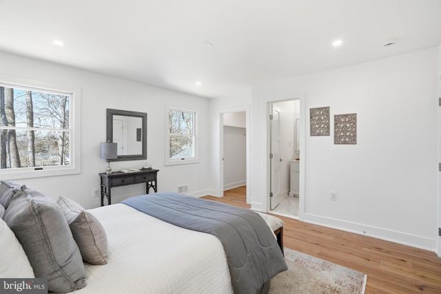 9077 BROOK FORD RD, Burke, VA 22015