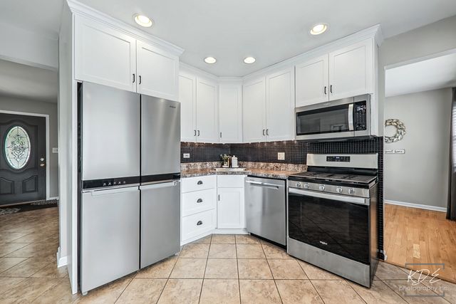 3313 Pitcher Drive, Darien, IL 60561