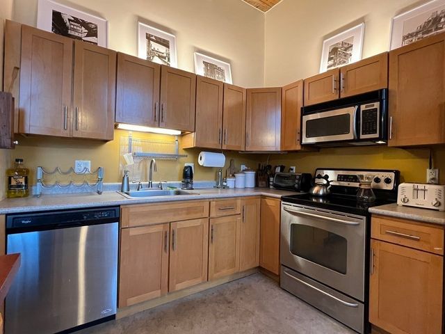 35 Riverwalk Way R114, Lowell, MA 01854