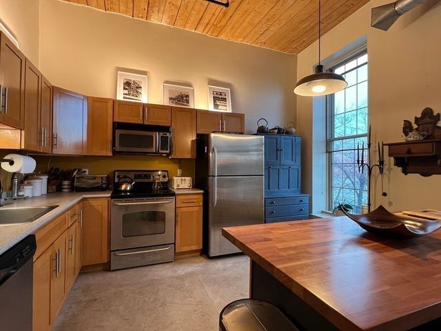 35 Riverwalk Way R114, Lowell, MA 01854