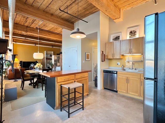 35 Riverwalk Way R114, Lowell, MA 01854