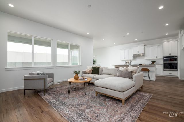 320 Orrison St, Caldwell, ID 83607