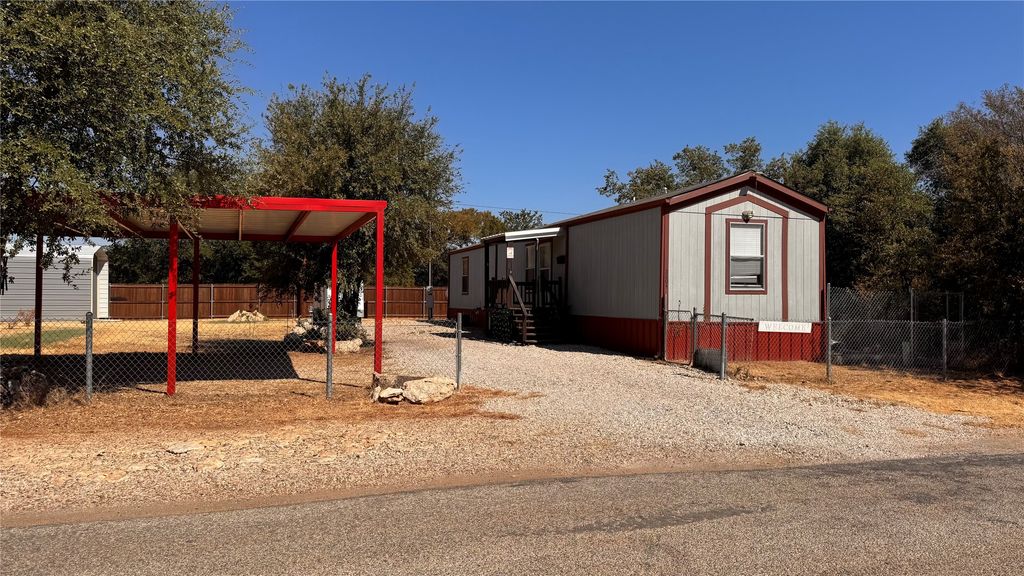 2804 Cedarhill Street, Granbury, TX 76048 — photo 2