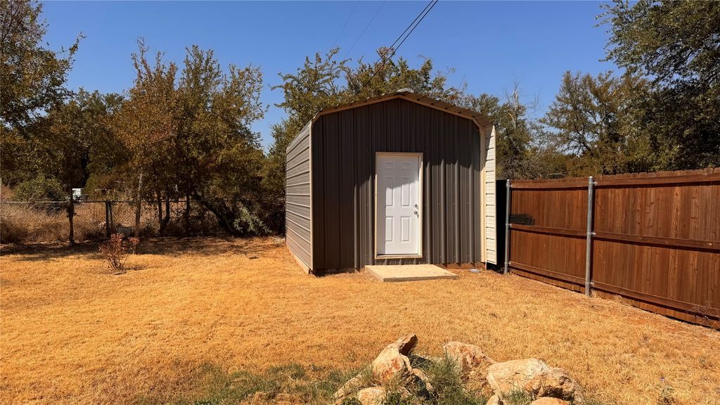 2804 Cedarhill Street, Granbury, TX 76048 — photo 5