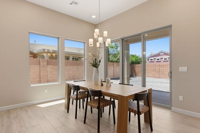 2312 Los Amigos Lane NW, Albuquerque, NM 87104