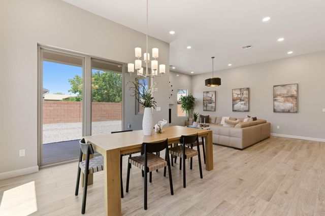 2312 Los Amigos Lane NW, Albuquerque, NM 87104