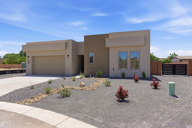 2312 Los Amigos Lane NW, Albuquerque, NM 87104