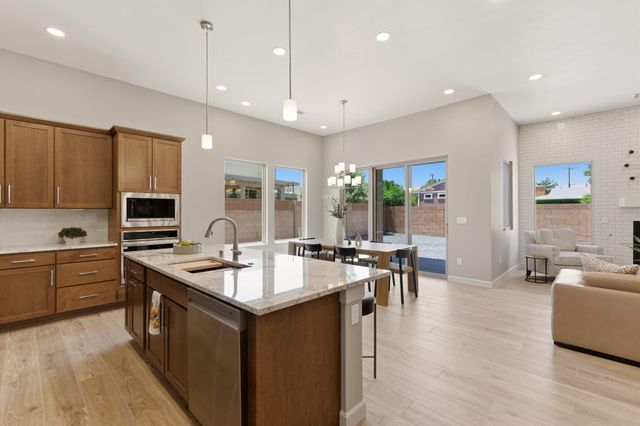 2312 Los Amigos Lane NW, Albuquerque, NM 87104