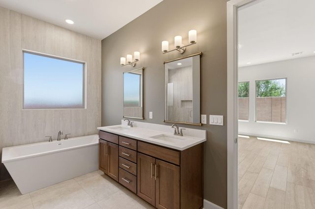 2312 Los Amigos Lane NW, Albuquerque, NM 87104