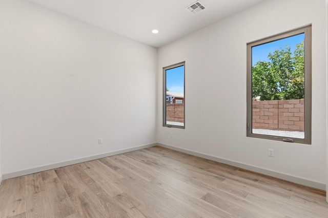 2312 Los Amigos Lane NW, Albuquerque, NM 87104