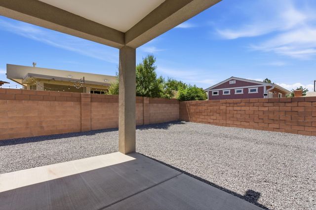 2312 Los Amigos Lane NW, Albuquerque, NM 87104