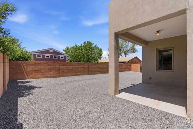 2312 Los Amigos Lane NW, Albuquerque, NM 87104