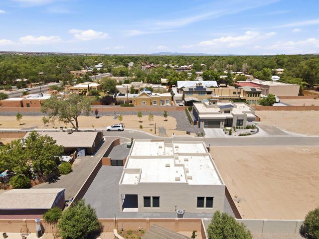 2312 Los Amigos Lane NW, Albuquerque, NM 87104
