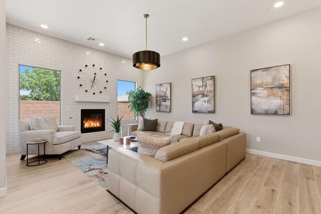 2312 Los Amigos Lane NW, Albuquerque, NM 87104
