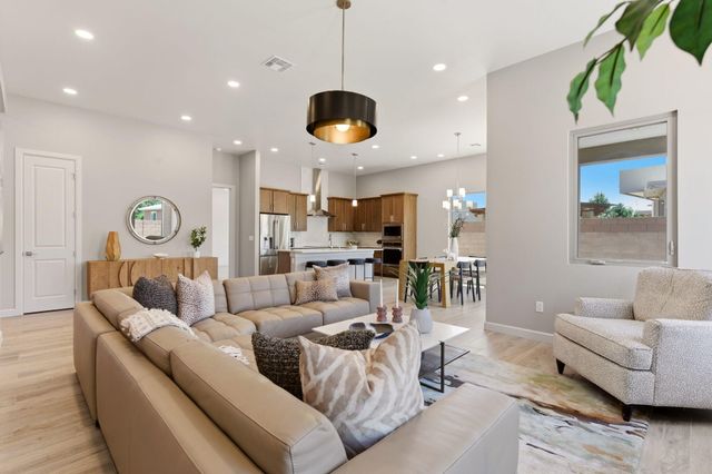 2312 Los Amigos Lane NW, Albuquerque, NM 87104
