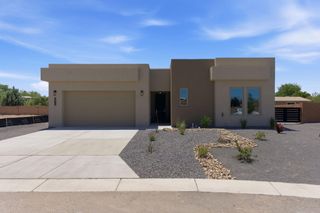 2312 Los Amigos Lane NW, Albuquerque, NM 87104