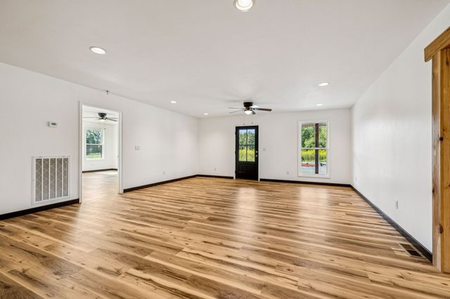 233 Ralph Spivey Ln, Gainesboro, TN 38562