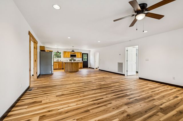 233 Ralph Spivey Ln, Gainesboro, TN 38562